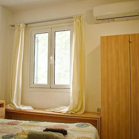 The Little House Glifa (Stylida)